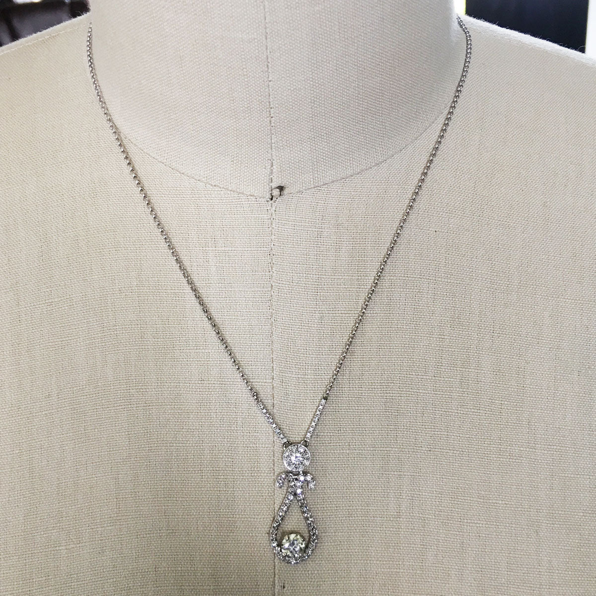 14k White Gold 1.40ctw Diamond Dangle Necklace