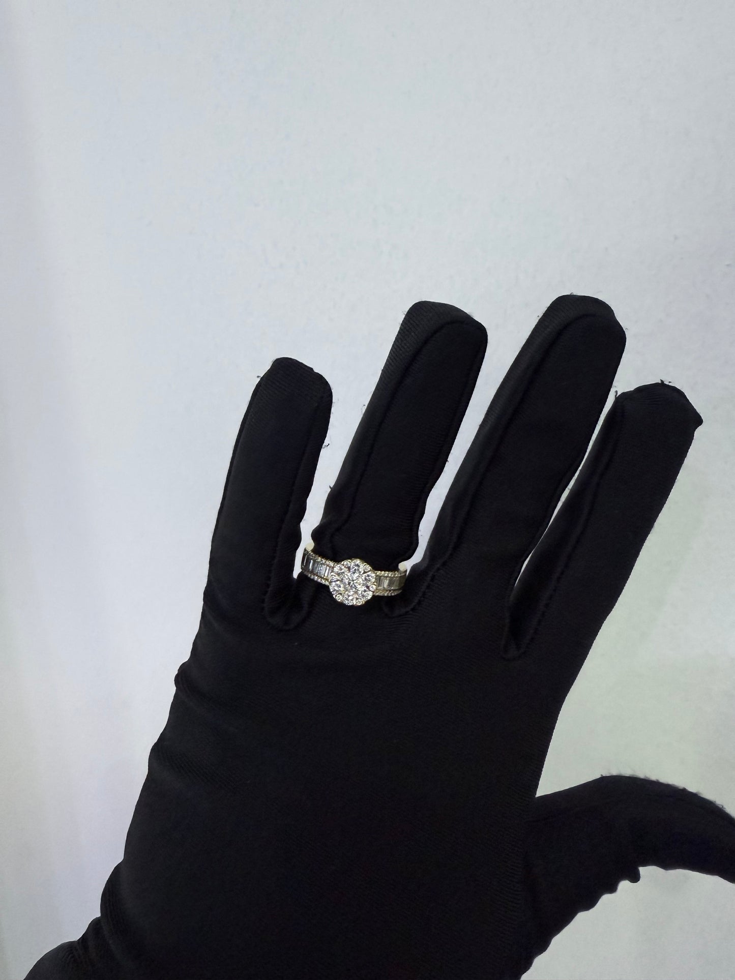 18K Yellow Gold Natural Round Brilliant& Baguette Cut Diamond Flower Fashion Ring