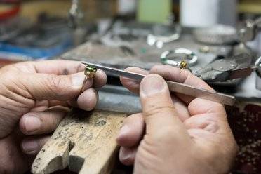 Why Choose Raymond Lee Jewelers for Luxury Services in Boca Raton?