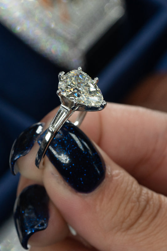 pear-shaped moissanite engagement rings