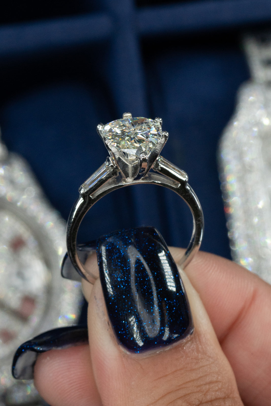 Luxury pear shaped diamond ring