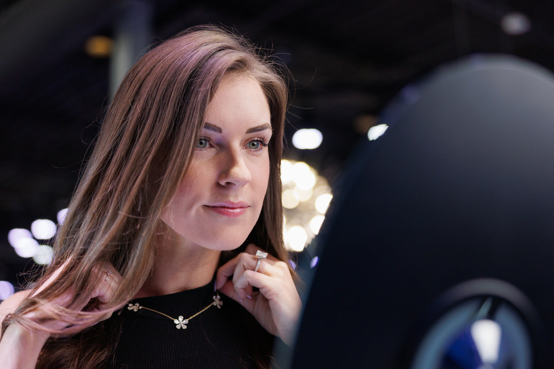 The design of the Cubic zirconia multi-flower necklace