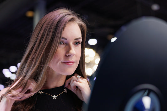 The design of the Cubic zirconia multi-flower necklace