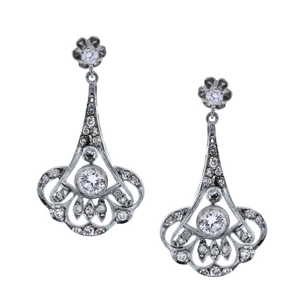 Is There a Difference Between Antique Jewelry and Vintage Jewelry?