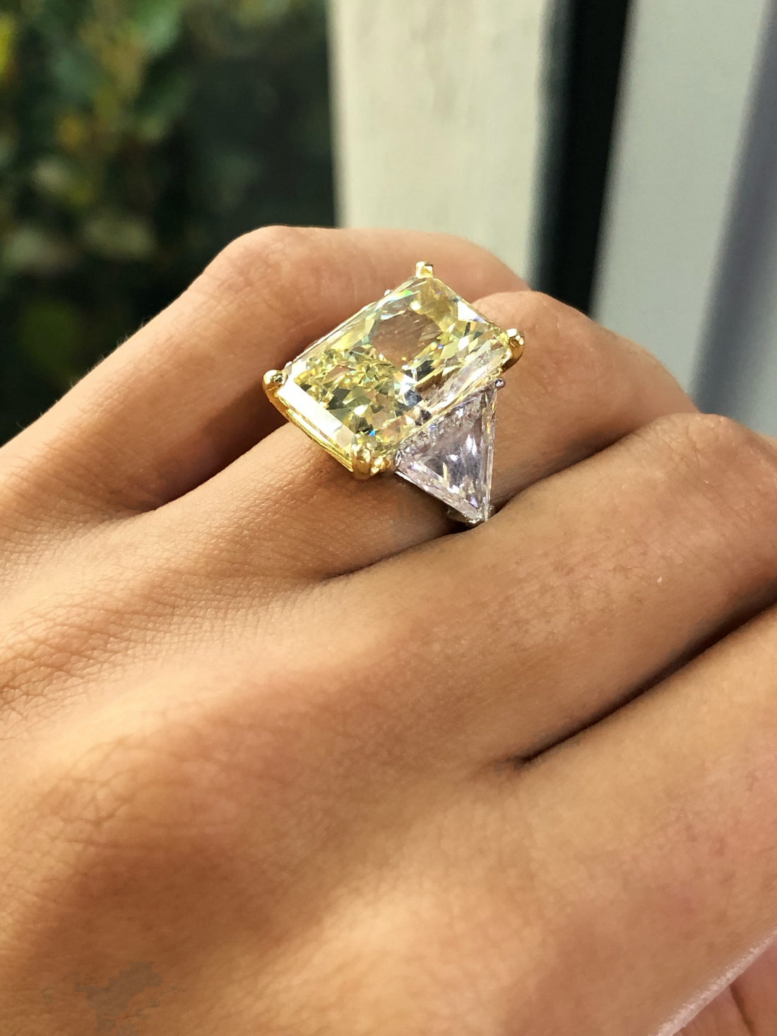 Lady gaga yellow diamond ring oscars