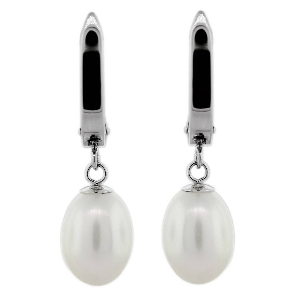 Spotlight on: June's Birthstone Pearl