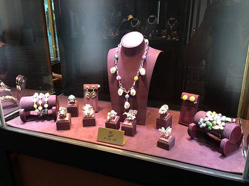 How to Turn Unworn Jewelry Into Your Next Luxury Purchase