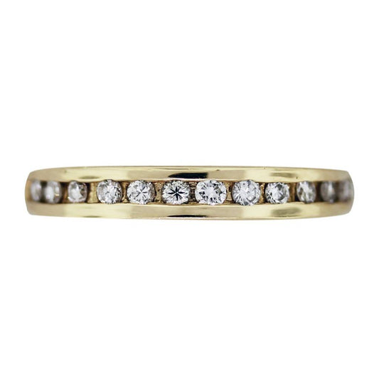 How to Shop for the Perfect Anniversary Band