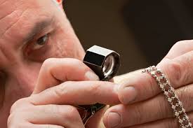 What Luxury Jewelry Buyers Look for Before Making an Offer