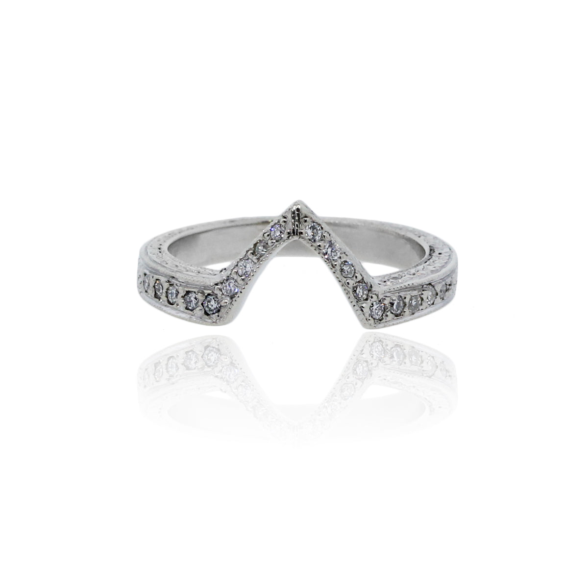 18K White Gold V Diamond Wedding Band Ring