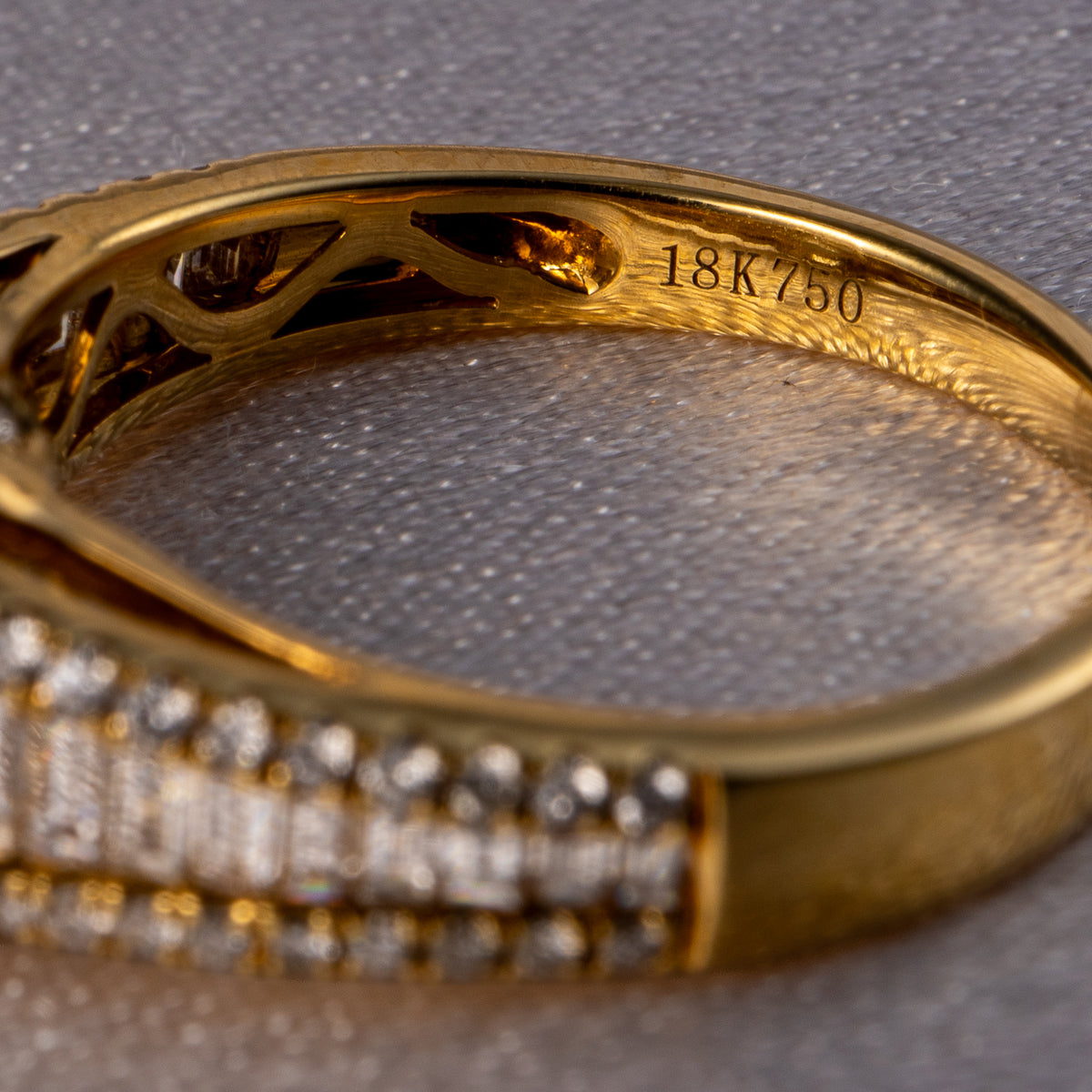 GIA 18k Yellow Gold Natural 3.01 Carat Radiant Cut Diamond Engagement Ring — product photo 4