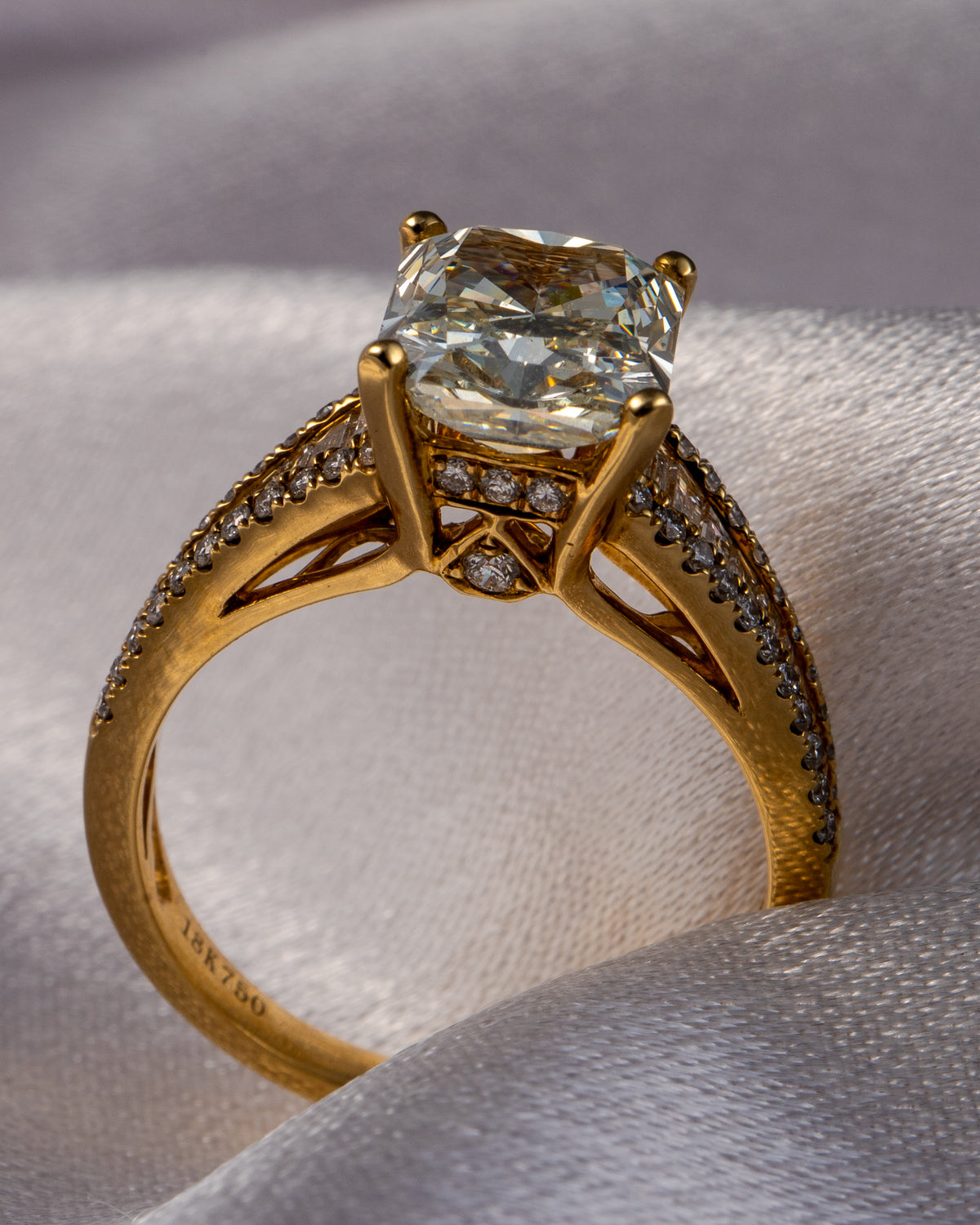 GIA 18k Yellow Gold Natural 3.01 Carat Radiant Cut Diamond Engagement Ring