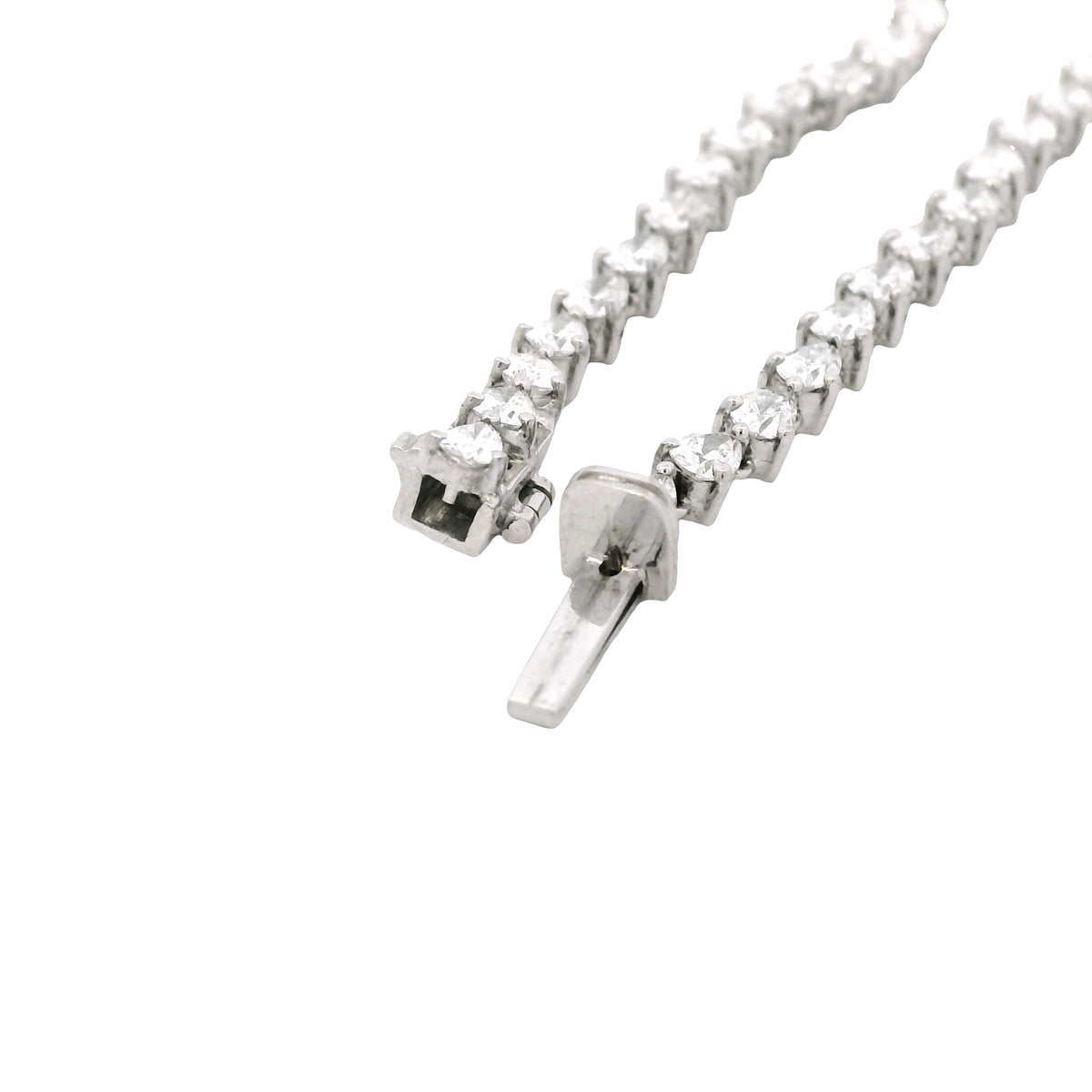 18k White Gold Heart Shape Diamond Pendant & Pear Shape Diamond Tennis Necklace