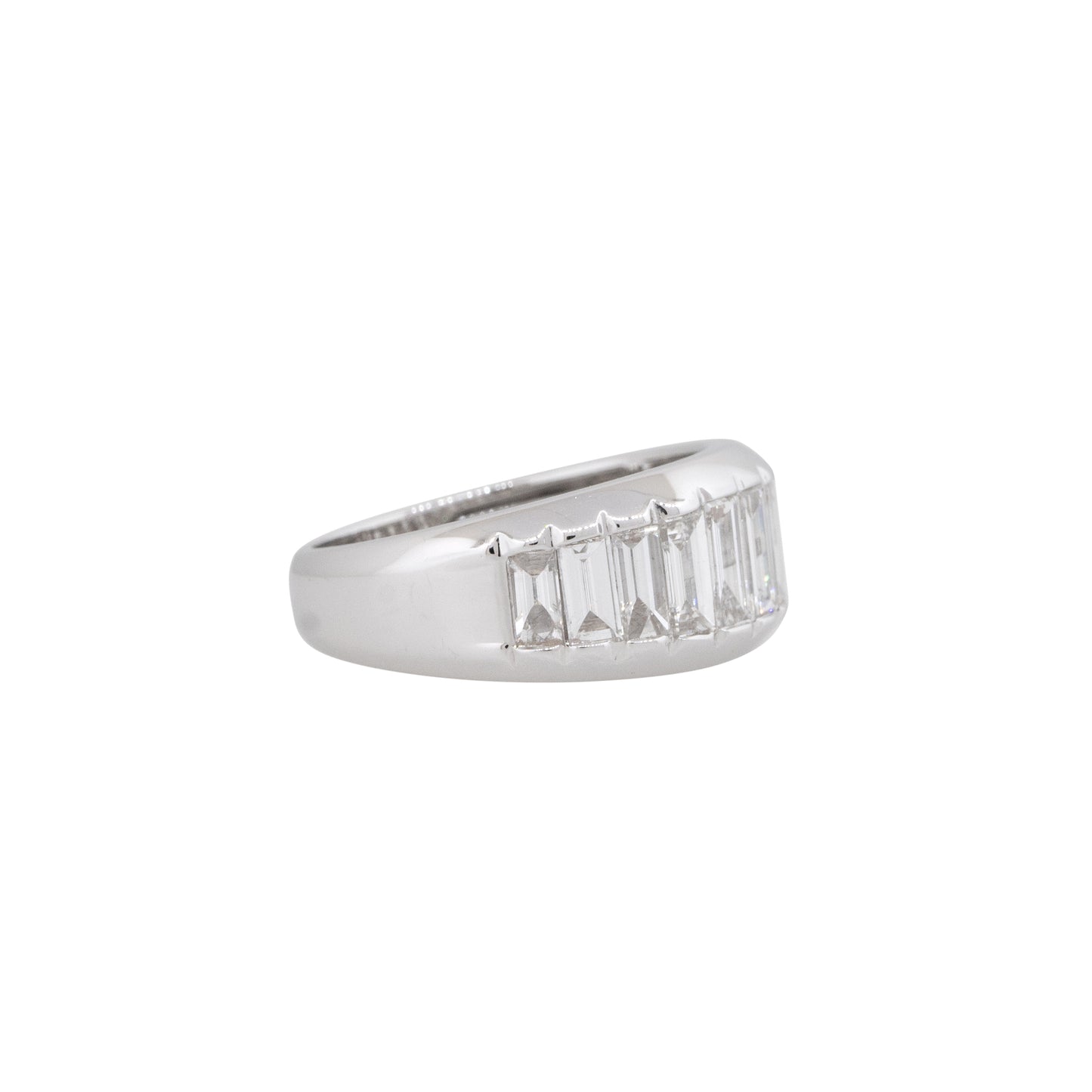 18k White Gold 1.75ctw Baguette Cut Diamond Tapered Band