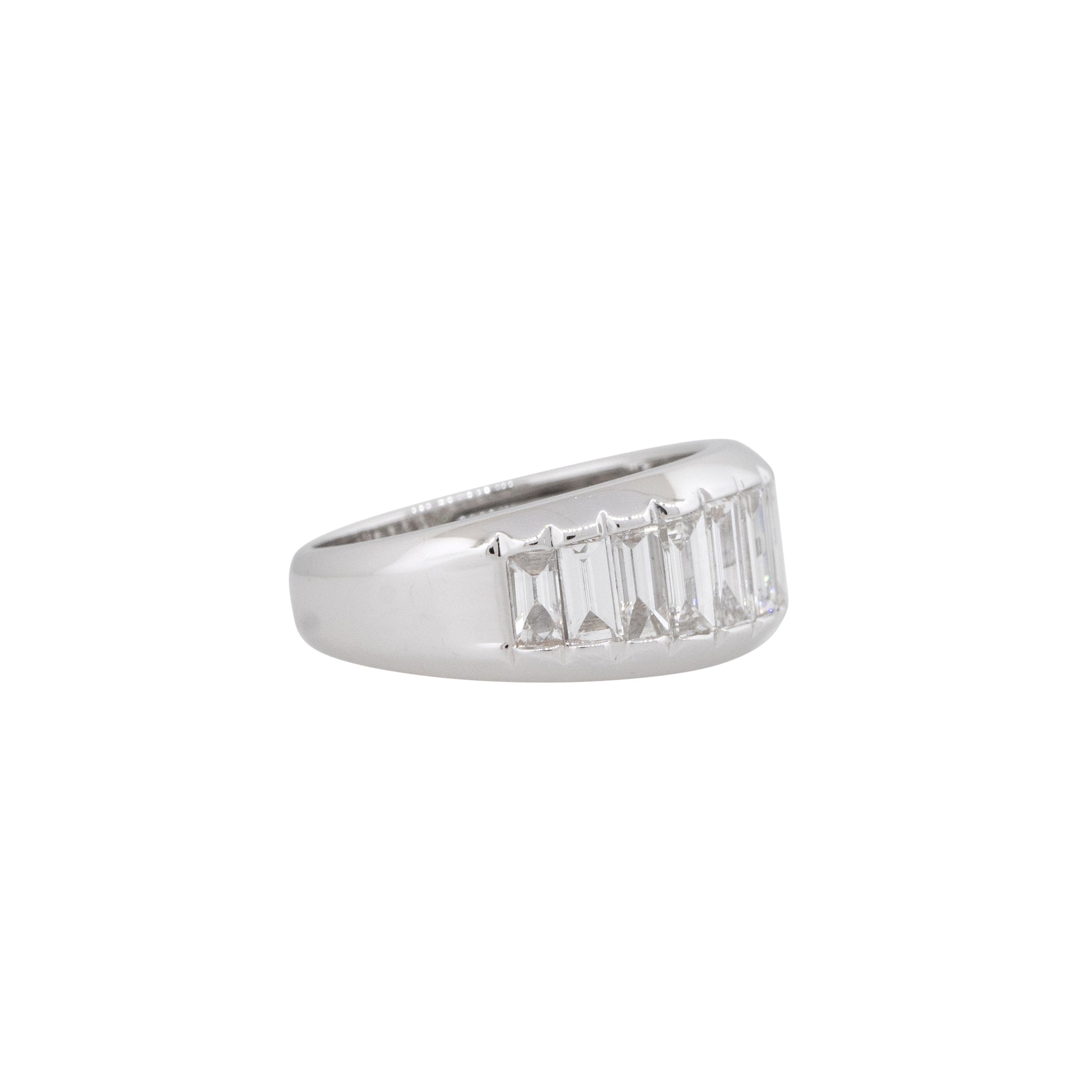 18k White Gold 1.75ctw Baguette Cut Diamond Tapered Band