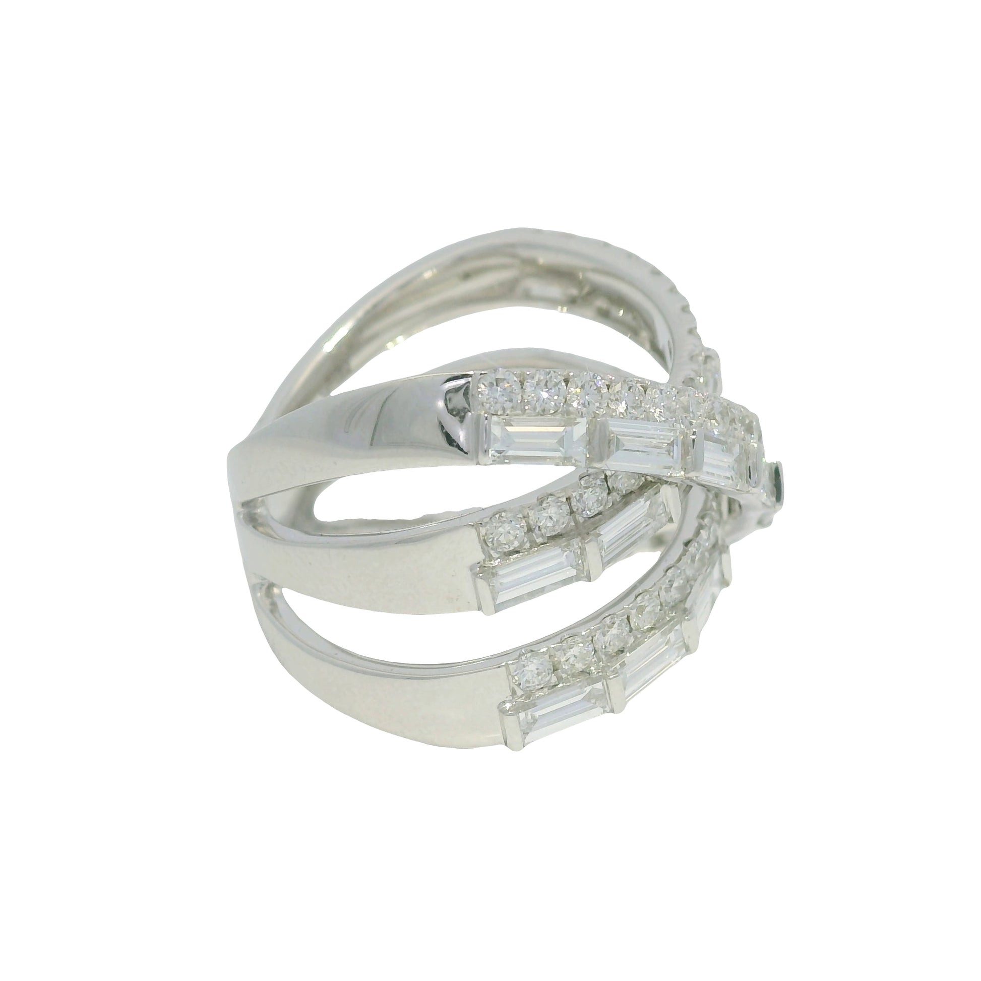 14k White gold Round Brilliant Baguette Diamond Cut Crossover Band