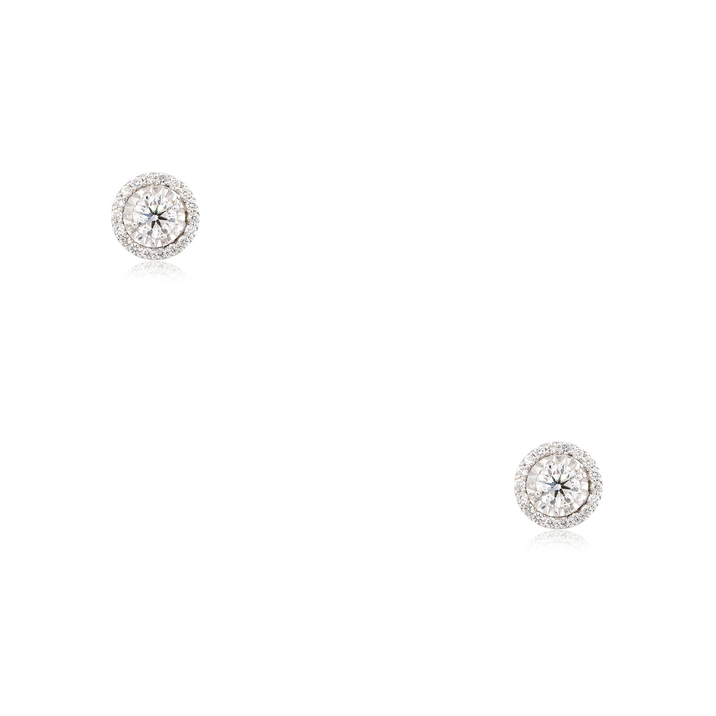 18k White Gold 0.60ctw Diamond Halo Stud Earrings