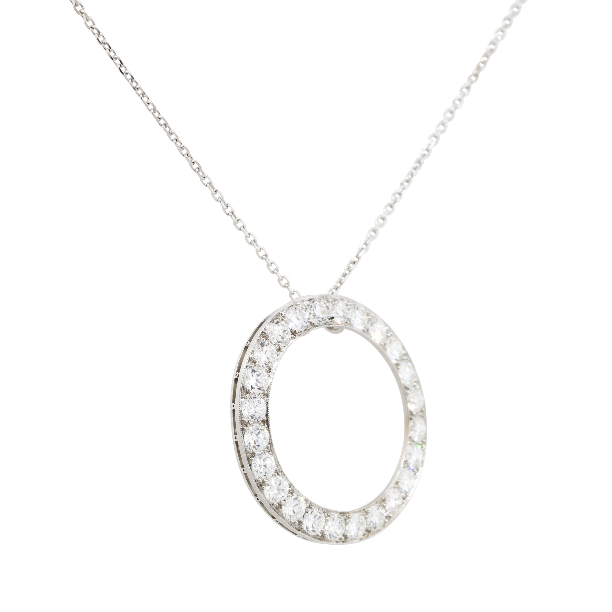 14k White Gold 2.4ctw Diamond Circle Pendant On Chain