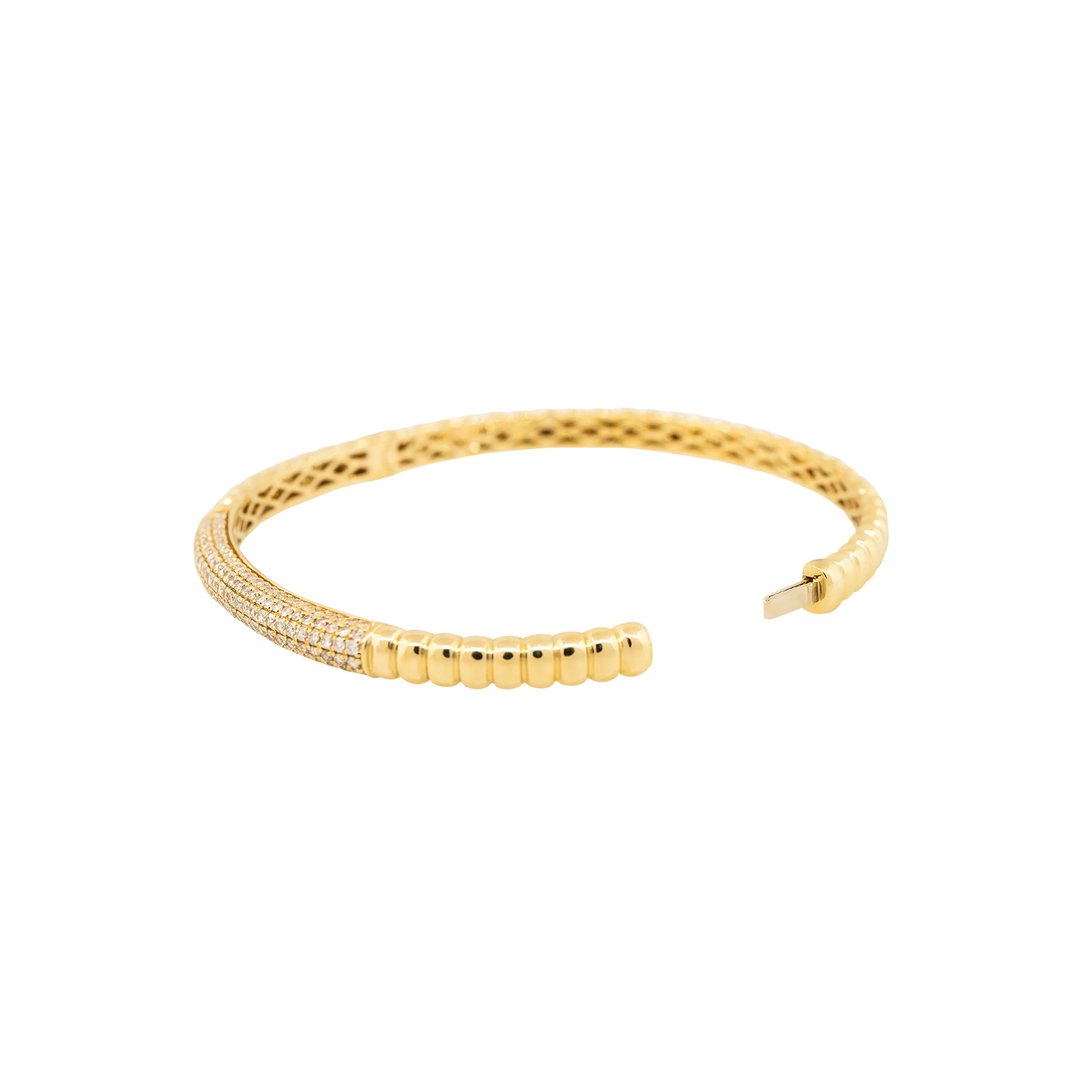 18k Yellow Gold 1.30ctw Diamond Ribbed Bangle Bracelet