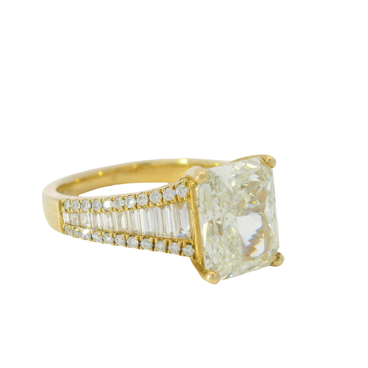 GIA 18k Yellow Gold Natural 3.01 Carat Radiant Cut Diamond Engagement Ring — product photo 11