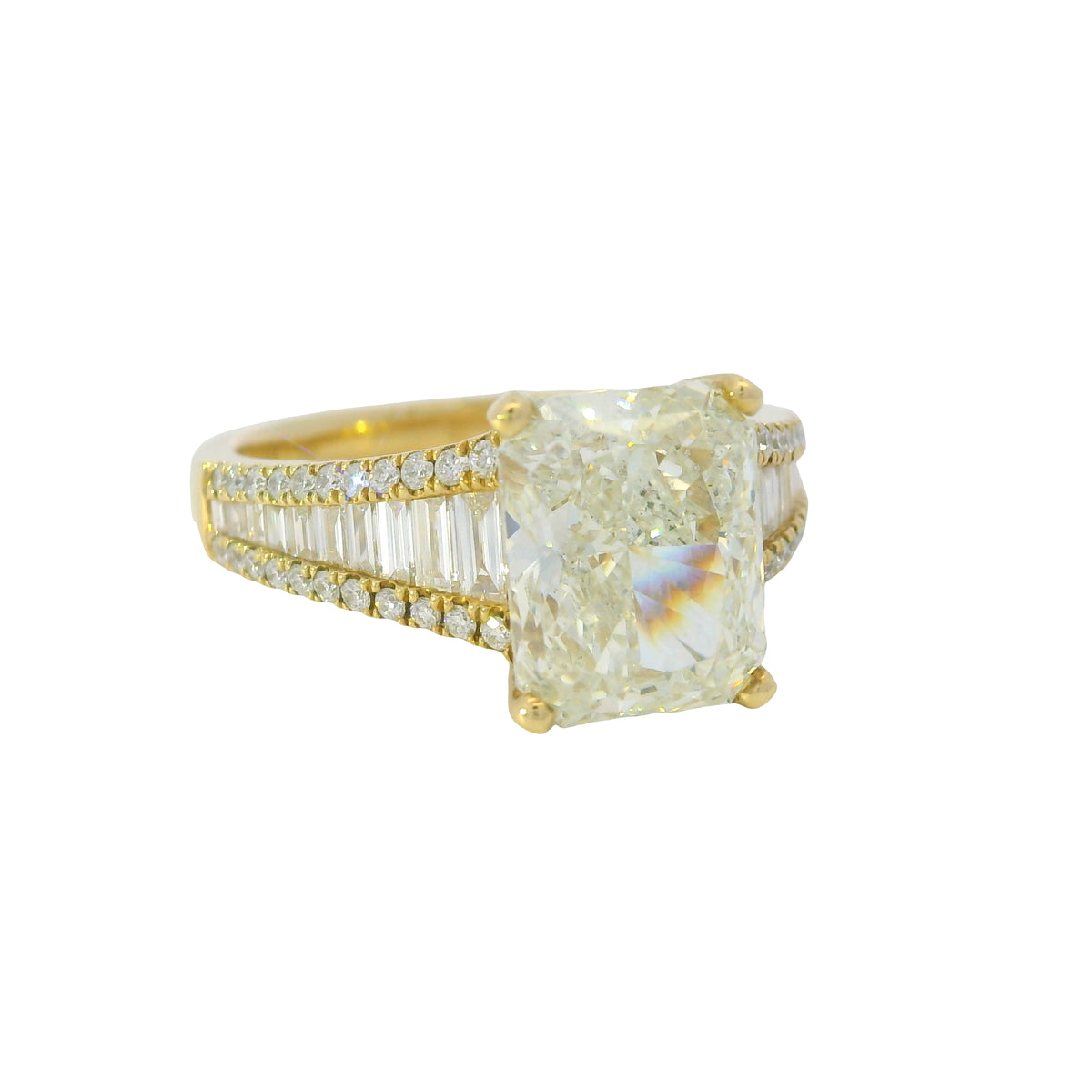 GIA 18k Yellow Gold Natural 3.01 Carat Radiant Cut Diamond Engagement Ring — product photo 12