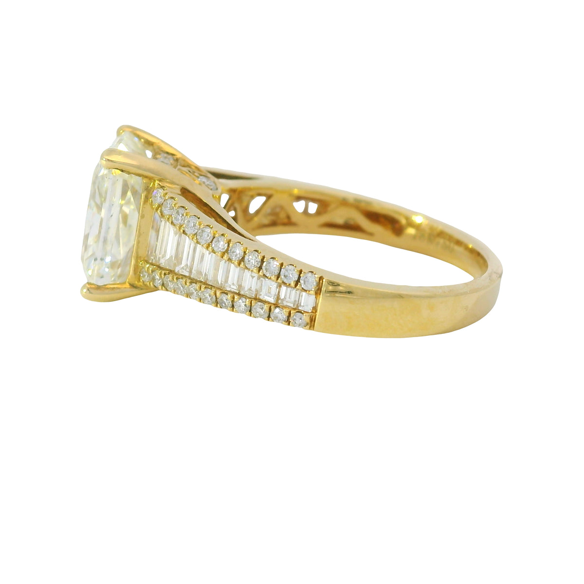 GIA 18k Yellow Gold Natural 3.01 Carat Radiant Cut Diamond Engagement Ring — product photo 7