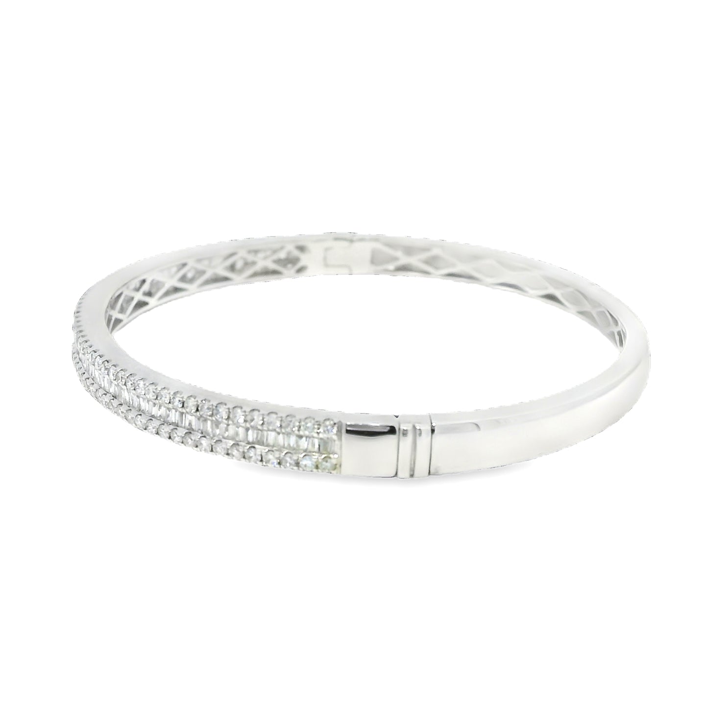 18k White Gold Natural 1.70 Carat Diamond Bangle Bracelet
