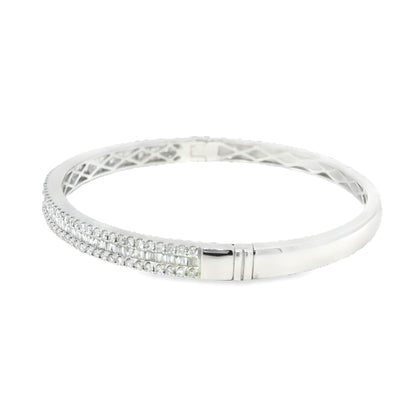 18k White Gold Natural 1.70 Carat Diamond Bangle Bracelet