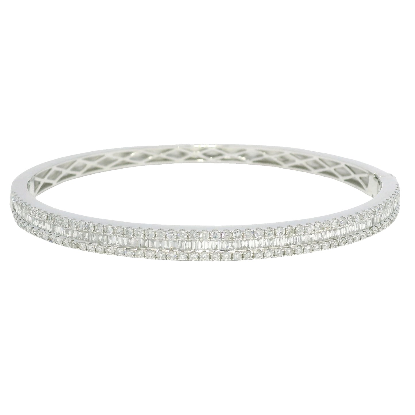 18k White Gold Natural 1.70 Carat Diamond Bangle Bracelet