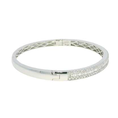 18k White Gold Natural 1.70 Carat Diamond Bangle Bracelet