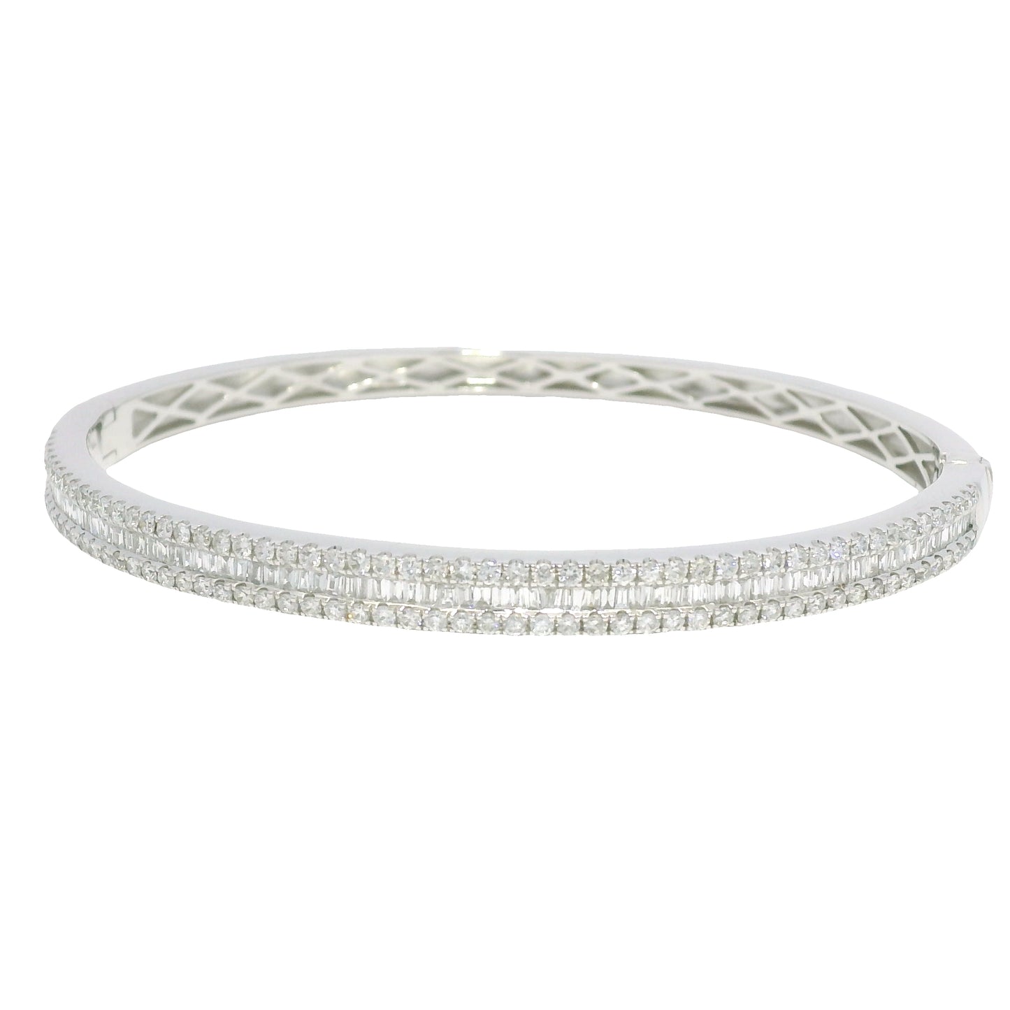 18k White Gold Natural 1.70 Carat Diamond Bangle Bracelet