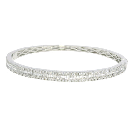 18k White Gold Natural 1.70 Carat Diamond Bangle Bracelet