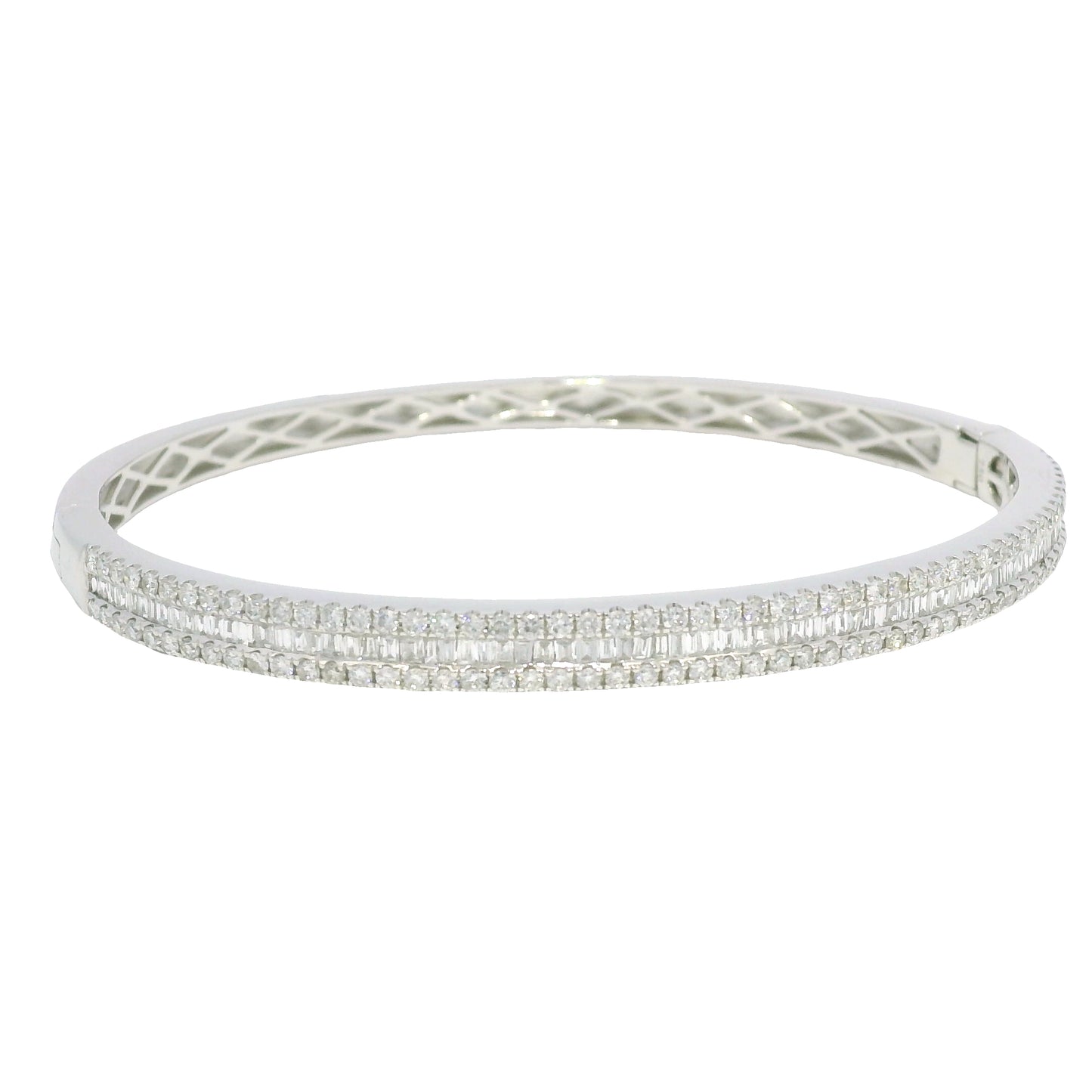 18k White Gold Natural 1.70 Carat Diamond Bangle Bracelet