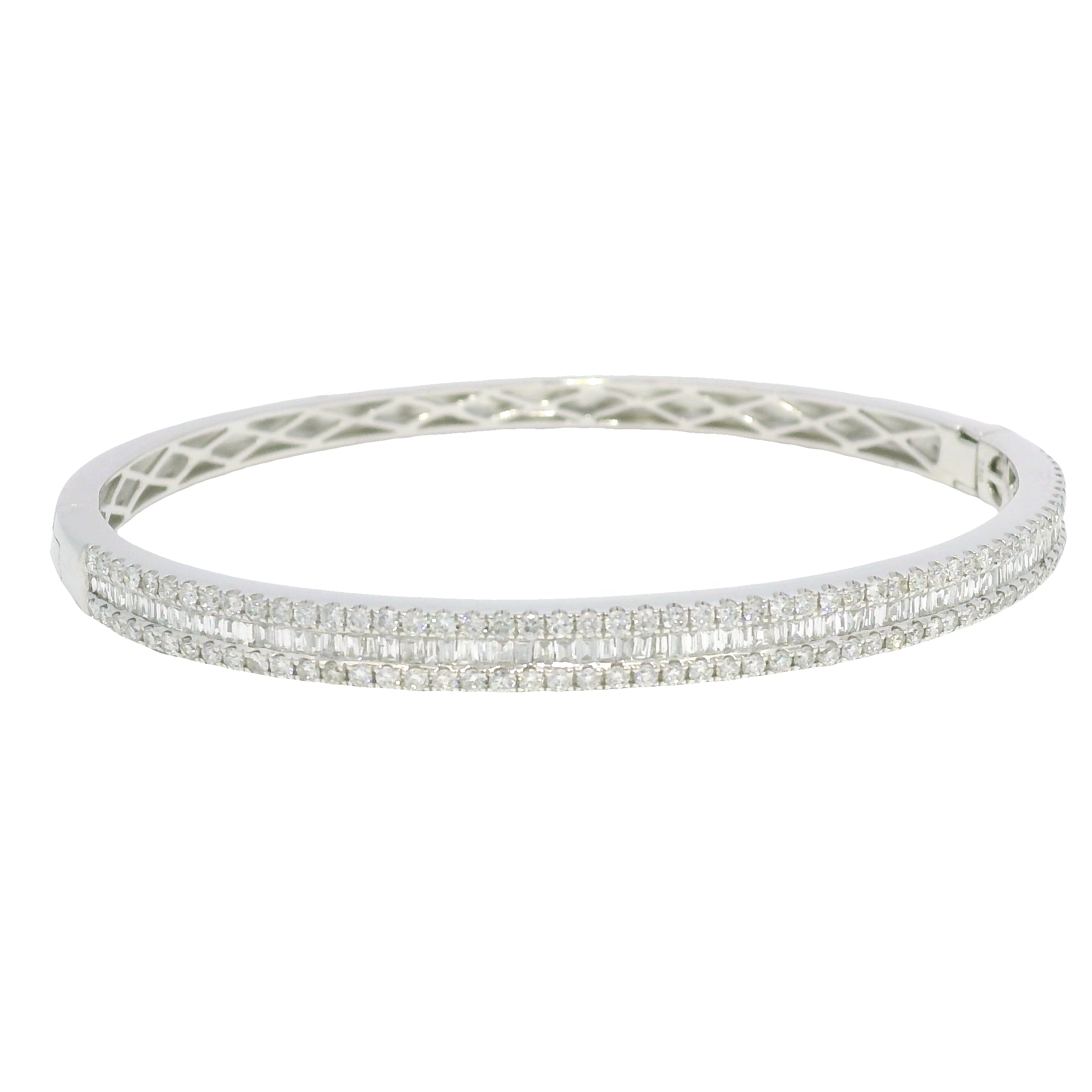 18k White Gold Natural 1.70 Carat Diamond Bangle Bracelet