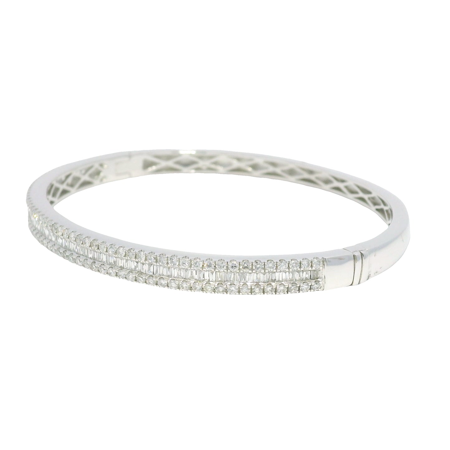 18k White Gold Natural 1.70 Carat Diamond Bangle Bracelet