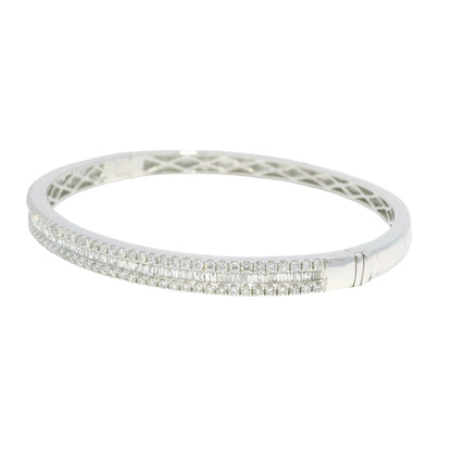 18k White Gold Natural 1.70 Carat Diamond Bangle Bracelet