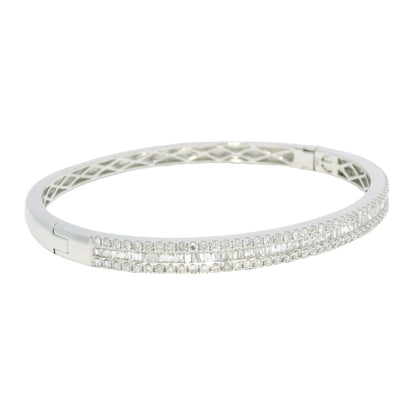 18k White Gold Natural 1.70 Carat Diamond Bangle Bracelet