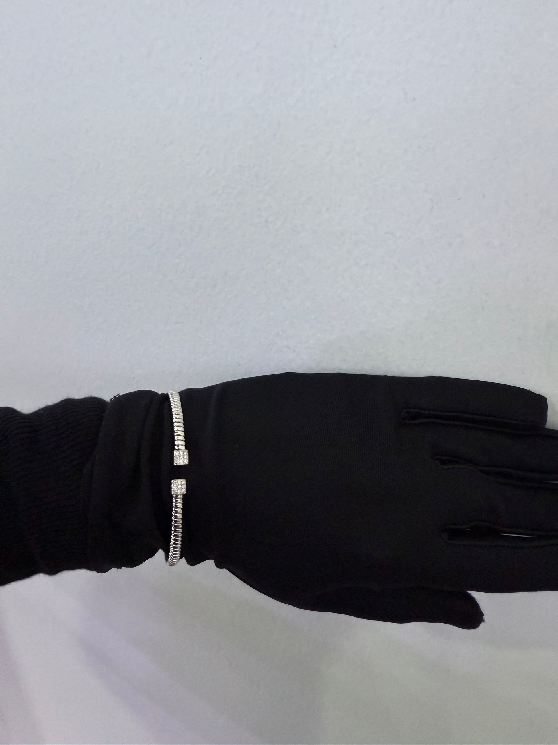 18K White Gold Natural 0.15 Carats Diamond Ribbed Open Bangle Bracelet