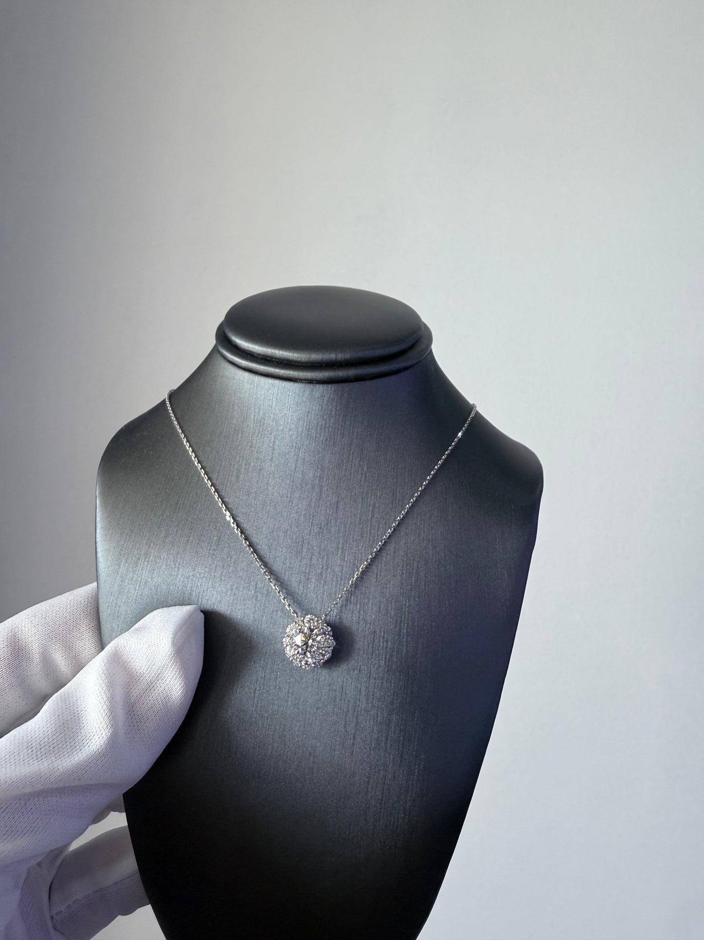 18K White Gold Natural 1.30 Carats Round Brilliant Diamond Fashion Necklace