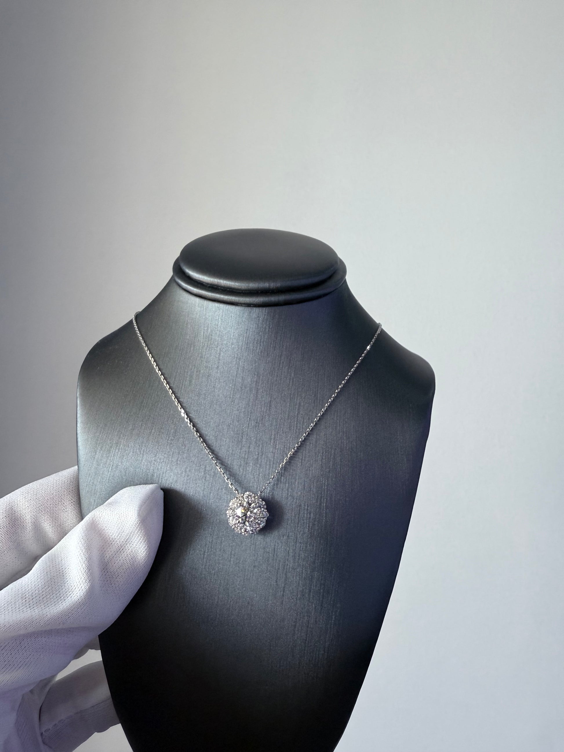 18K White Gold Natural 1.30 Carats Round Brilliant Diamond Fashion Necklace