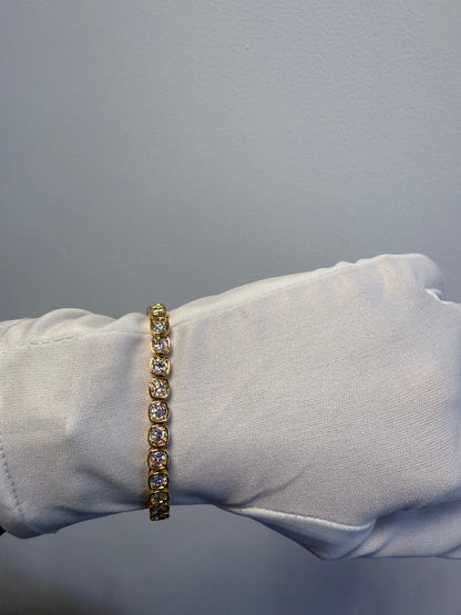 18K Yellow Gold Natural 6.60 Carats Round Brilliant Cut Tennis Bracelet in a Square Bezel Set