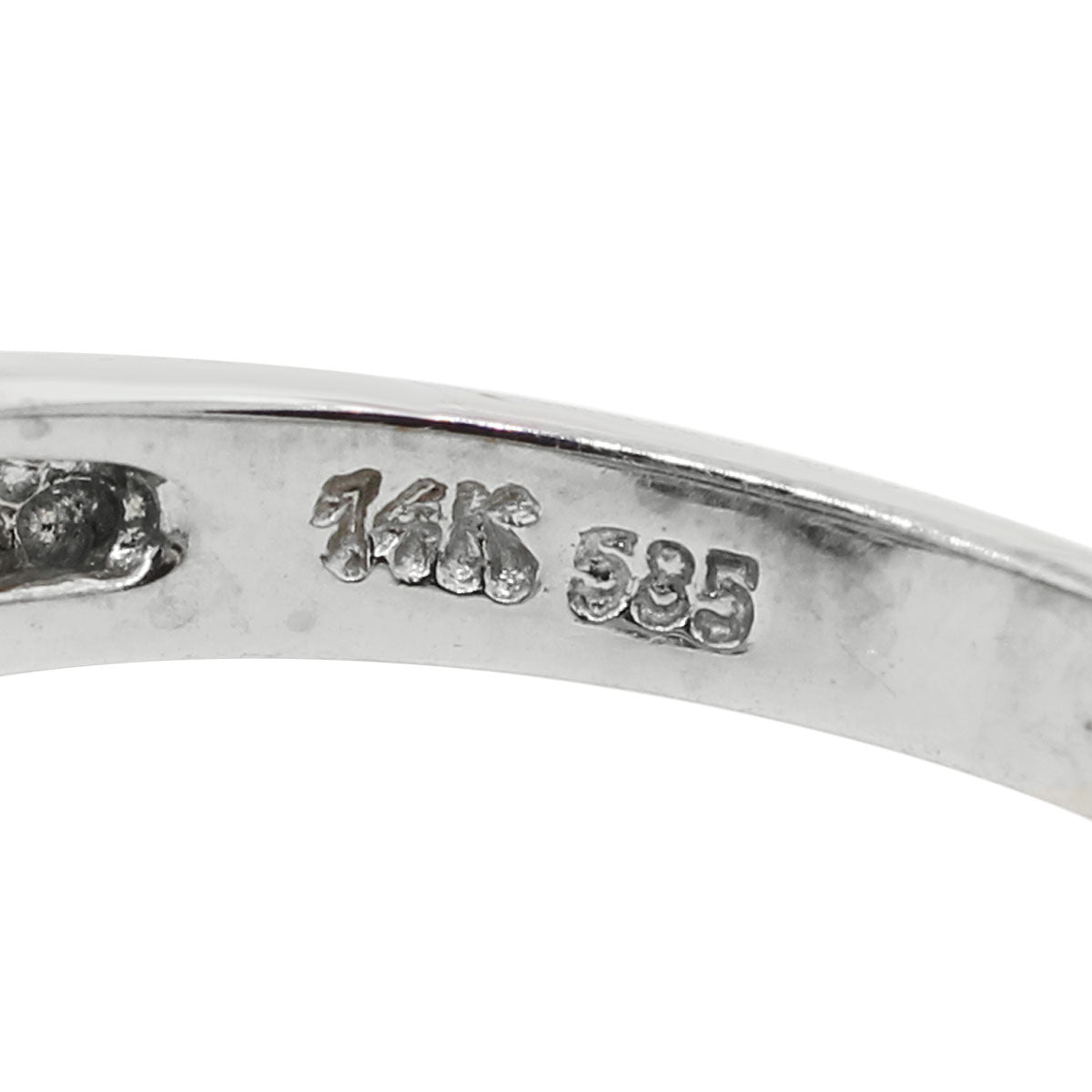 14k White Gold 0.50ctw White and Black Diamond Flower Ring