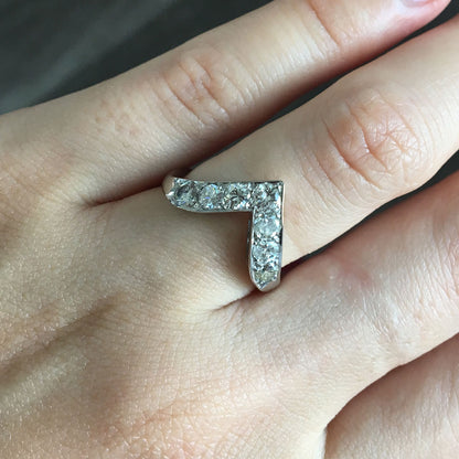 14k White Gold 1ctw Diamond V Ring