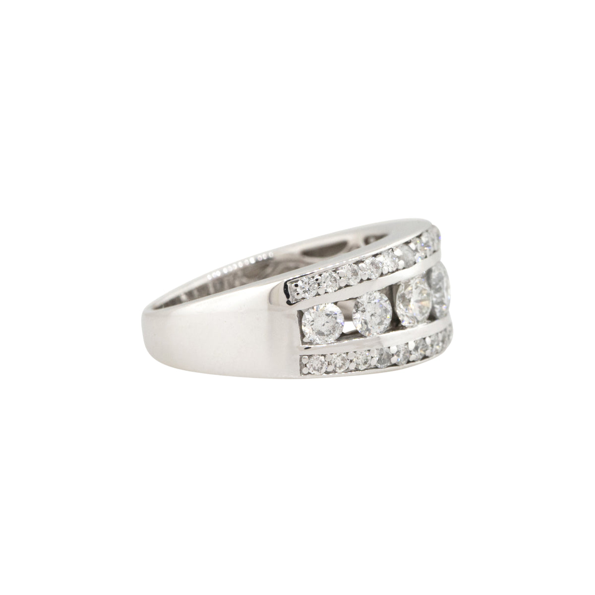 14k White Gold 1.5ctw Round Brilliant Diamond 3 Row Graduated Band