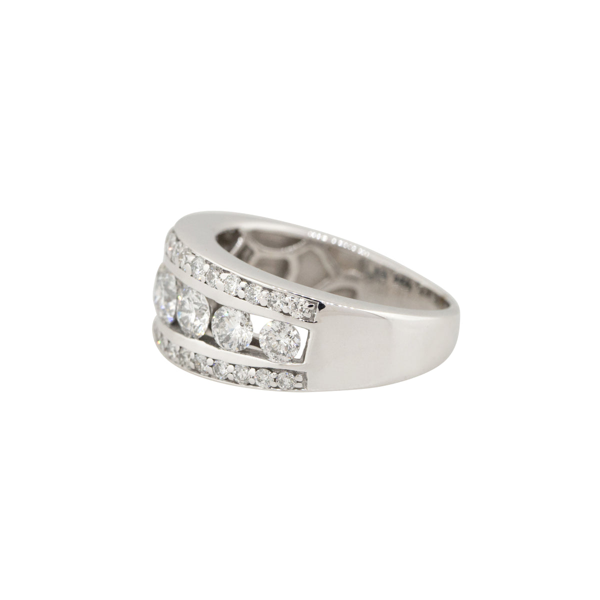 14k White Gold 1.5ctw Round Brilliant Diamond 3 Row Graduated Band