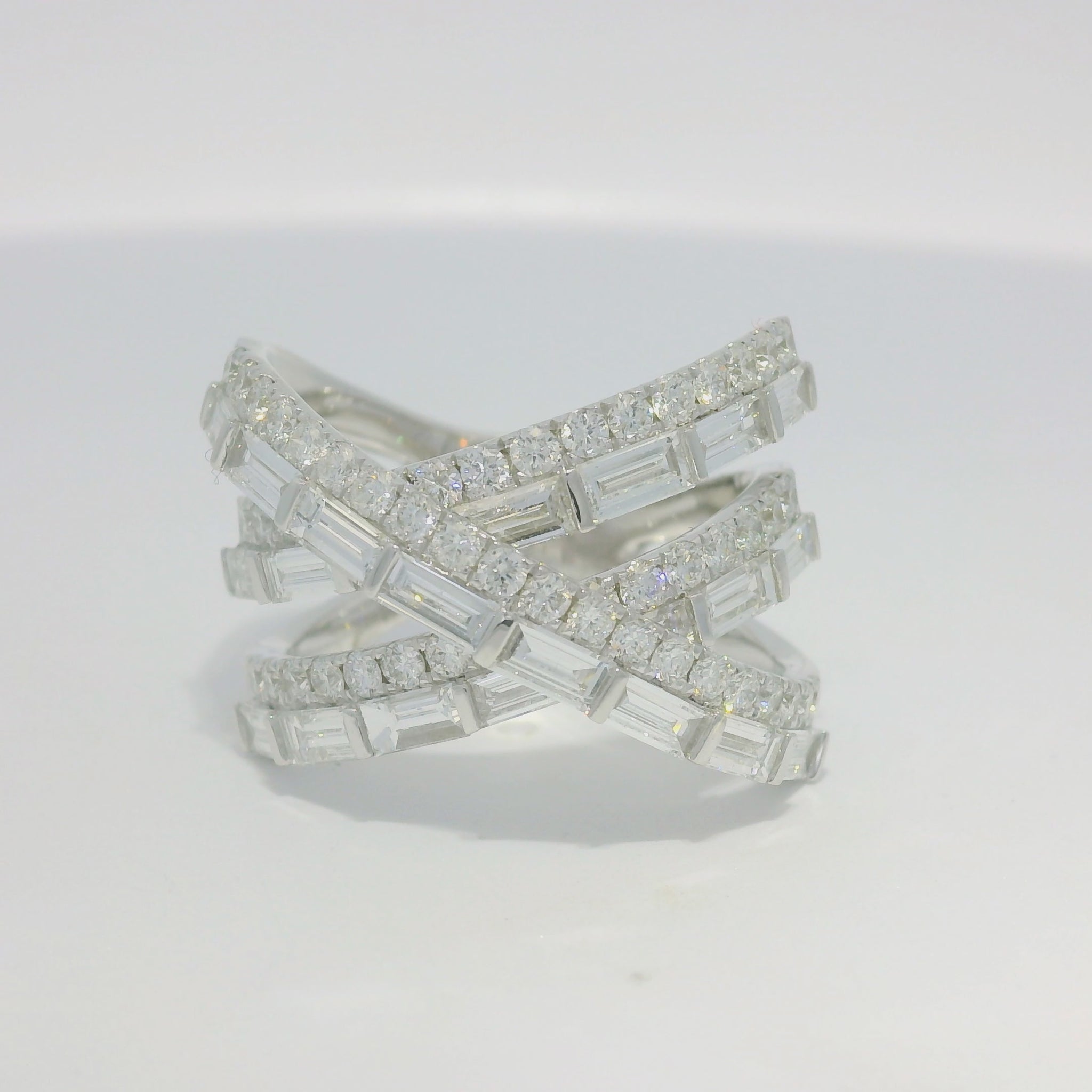 14k White gold Round Brilliant Baguette Diamond Cut Crossover Band
