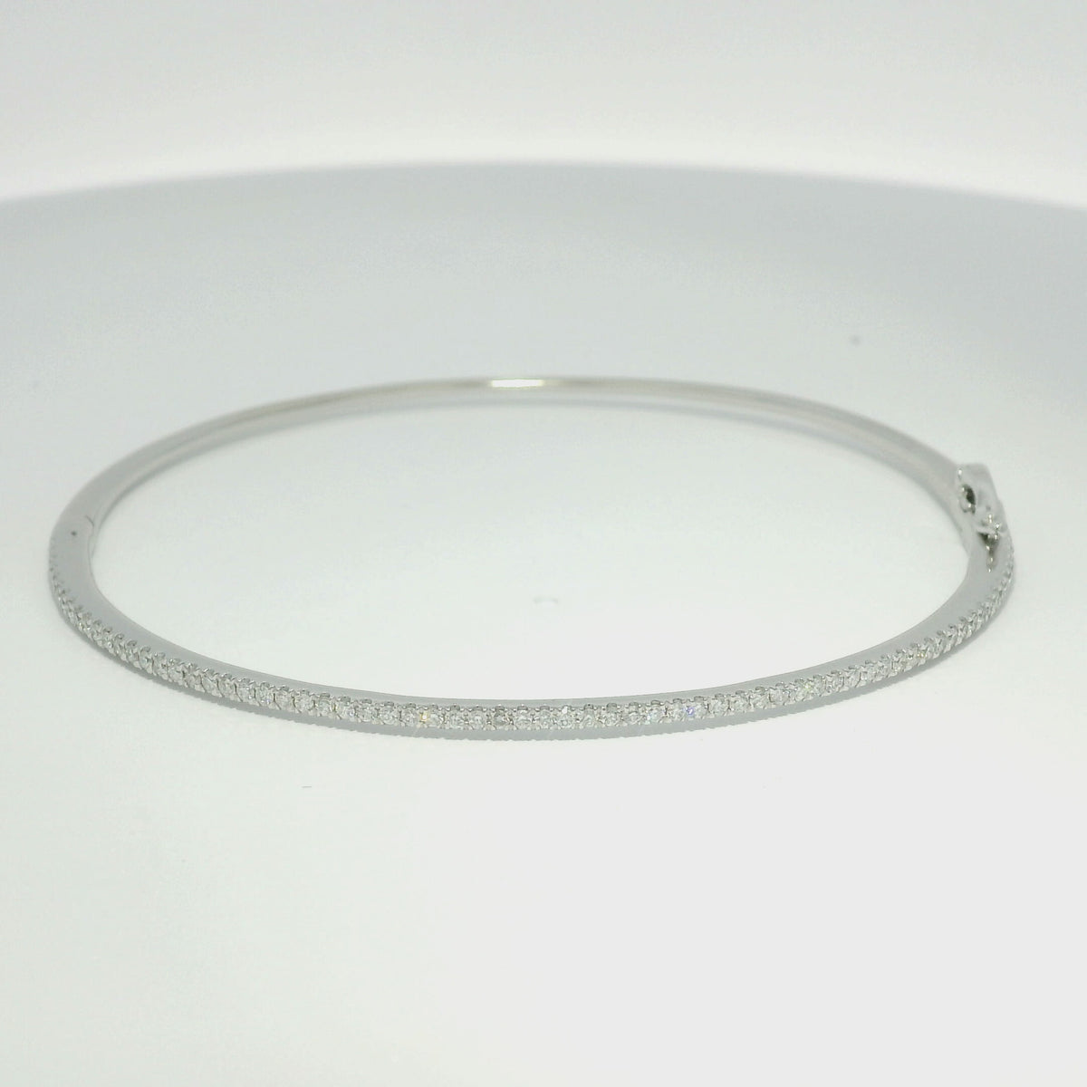18k White Gold Natural 0.90 Carat Diamond Thin Bangle Bracelet