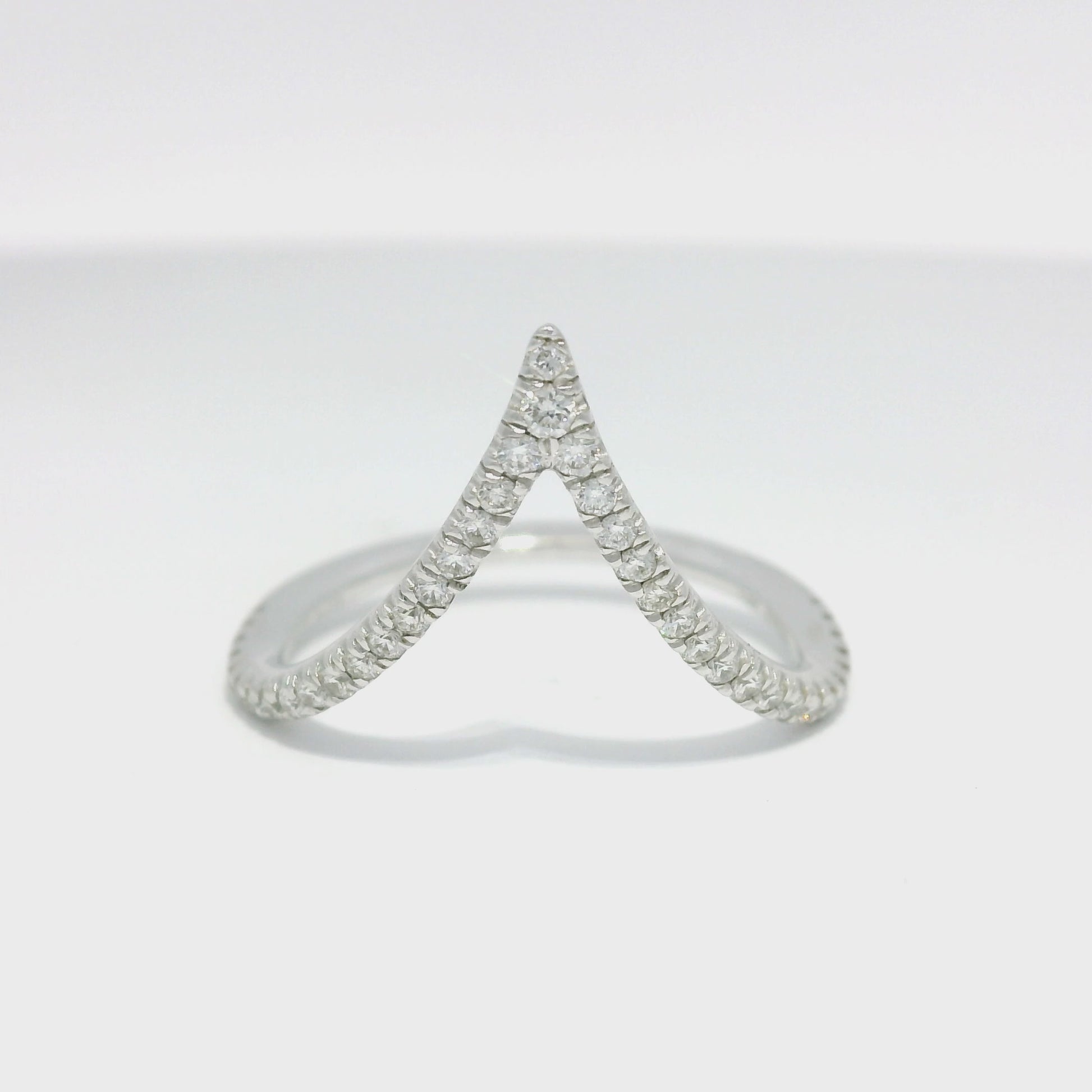 14k White Gold Natural Round Brilliant Cut Diamond Chevron Ring