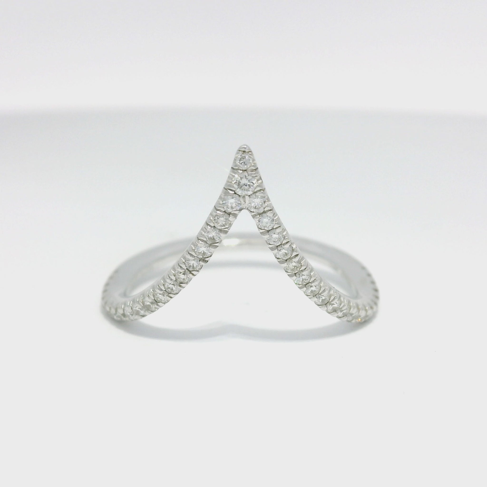 14k White Gold Natural Round Brilliant Cut Diamond Chevron Ring