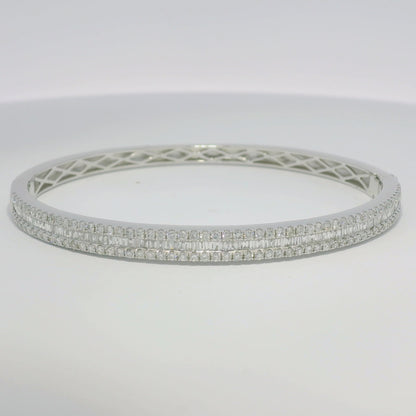 18k White Gold Natural 1.70 Carat Diamond Bangle Bracelet